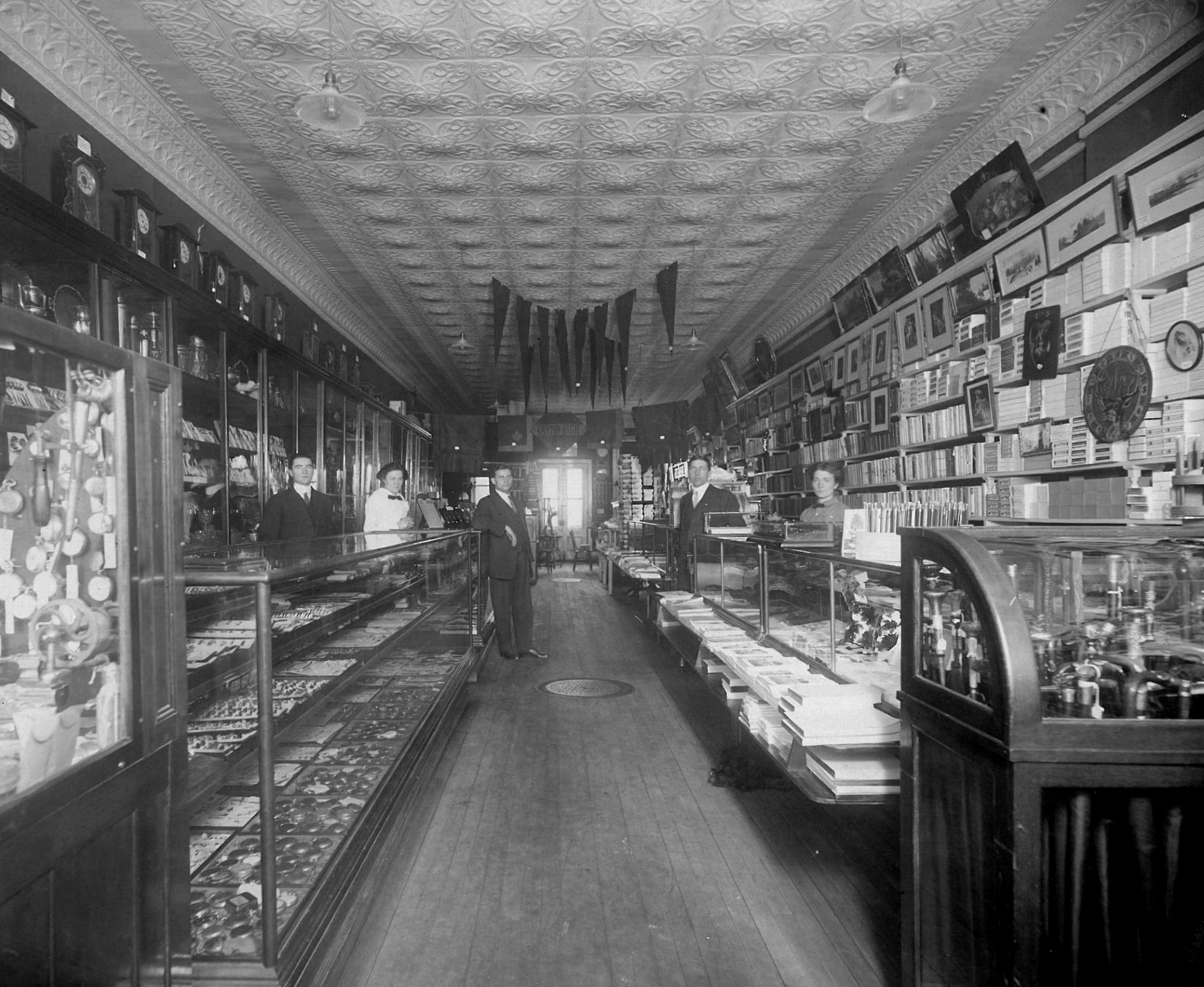 employees-inside-cleveland-austin-dry-goods-in-canton