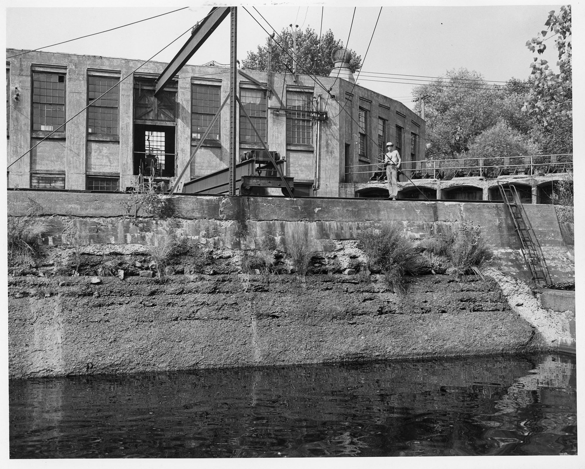 Construction of hydro-electric plant in Dexter