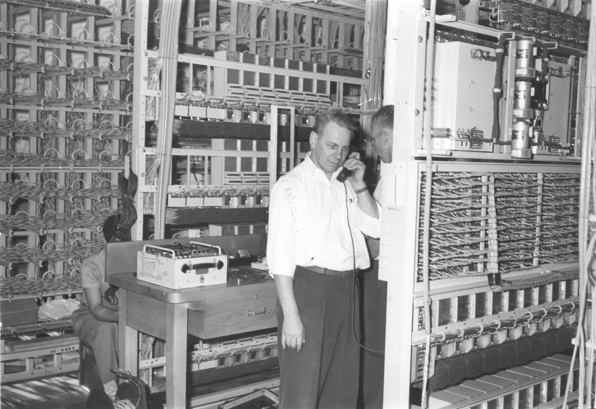 inside-the-new-york-telephone-station-in-canton