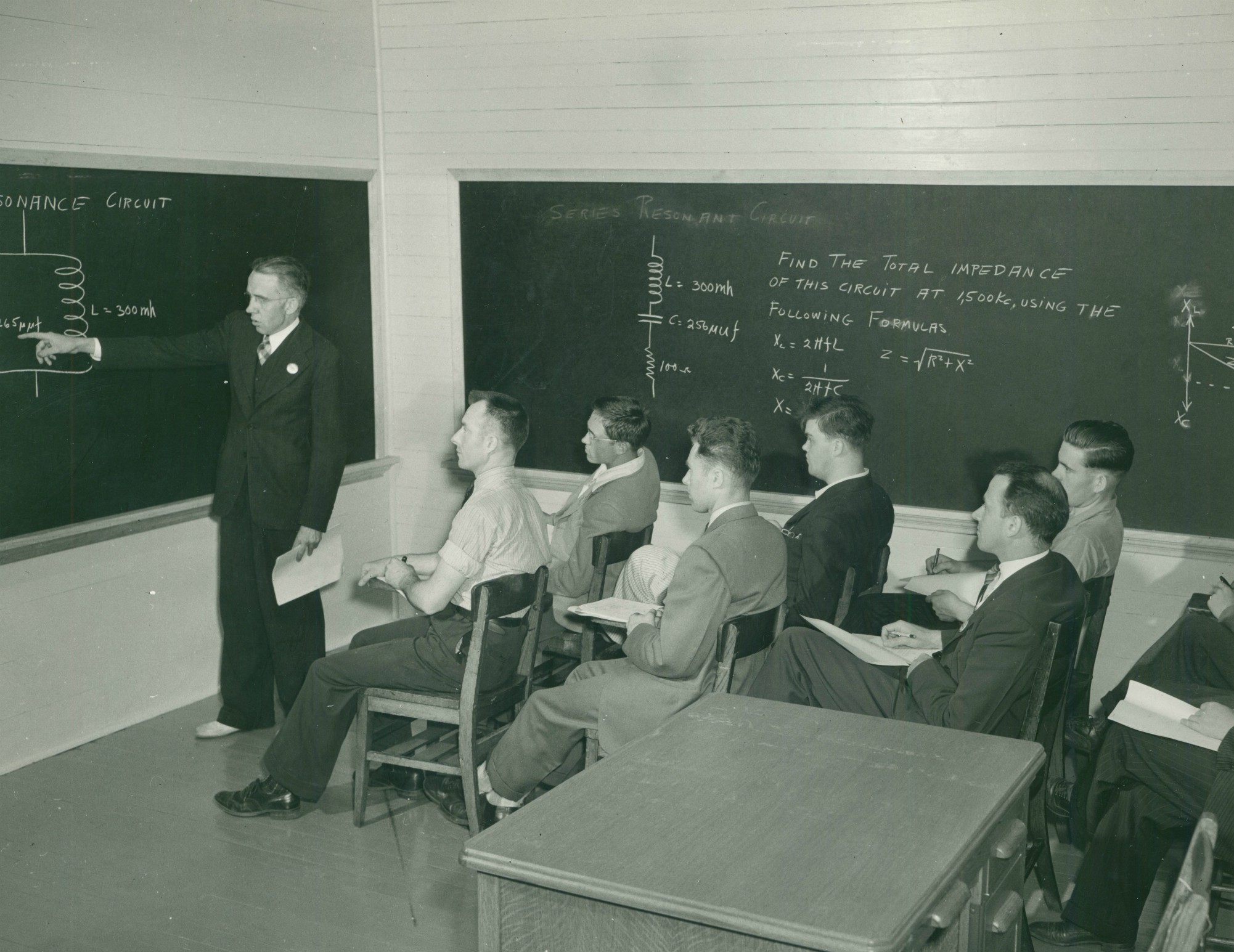 Signal Corps radio mathematics class in Paul Smiths